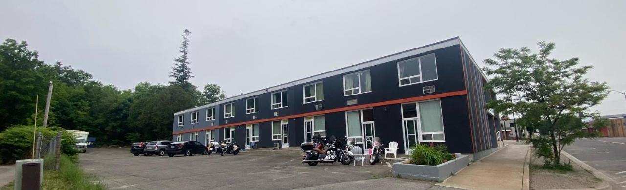 Midtown Hotel Parry Sound Exterior photo