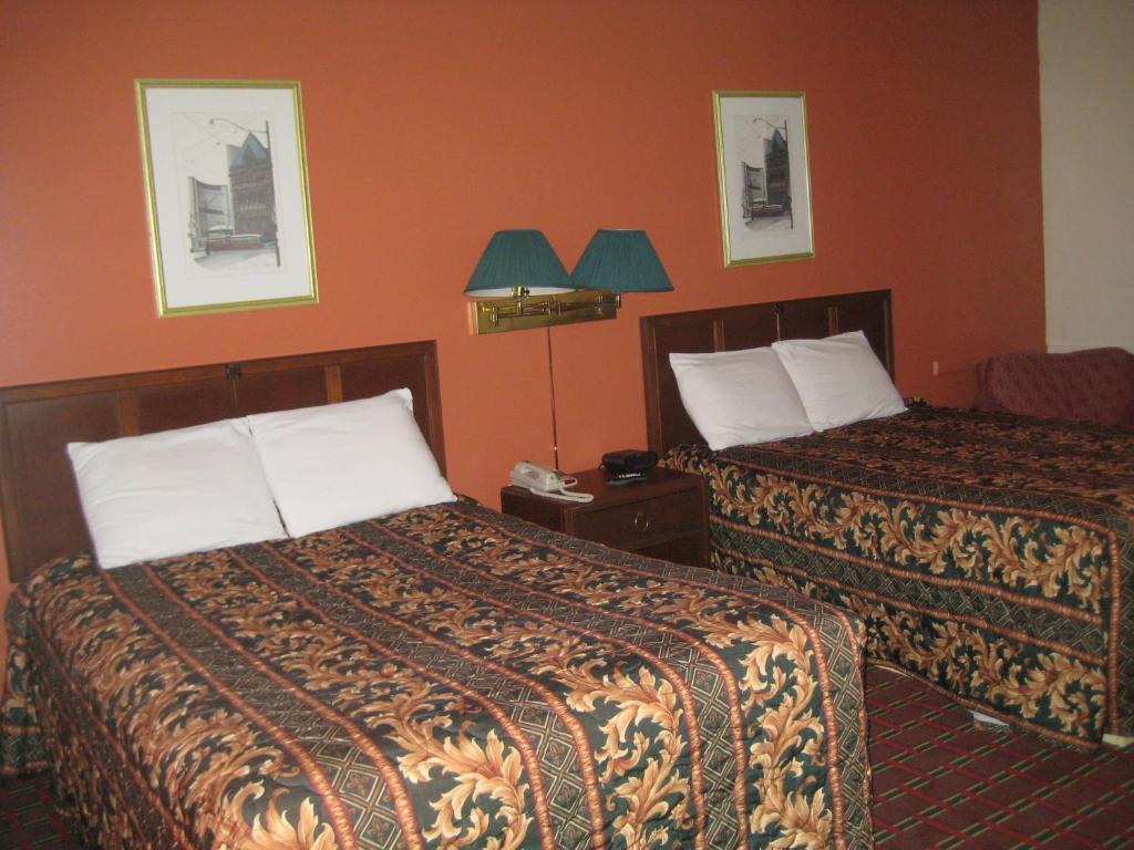 Midtown Hotel Parry Sound Room photo